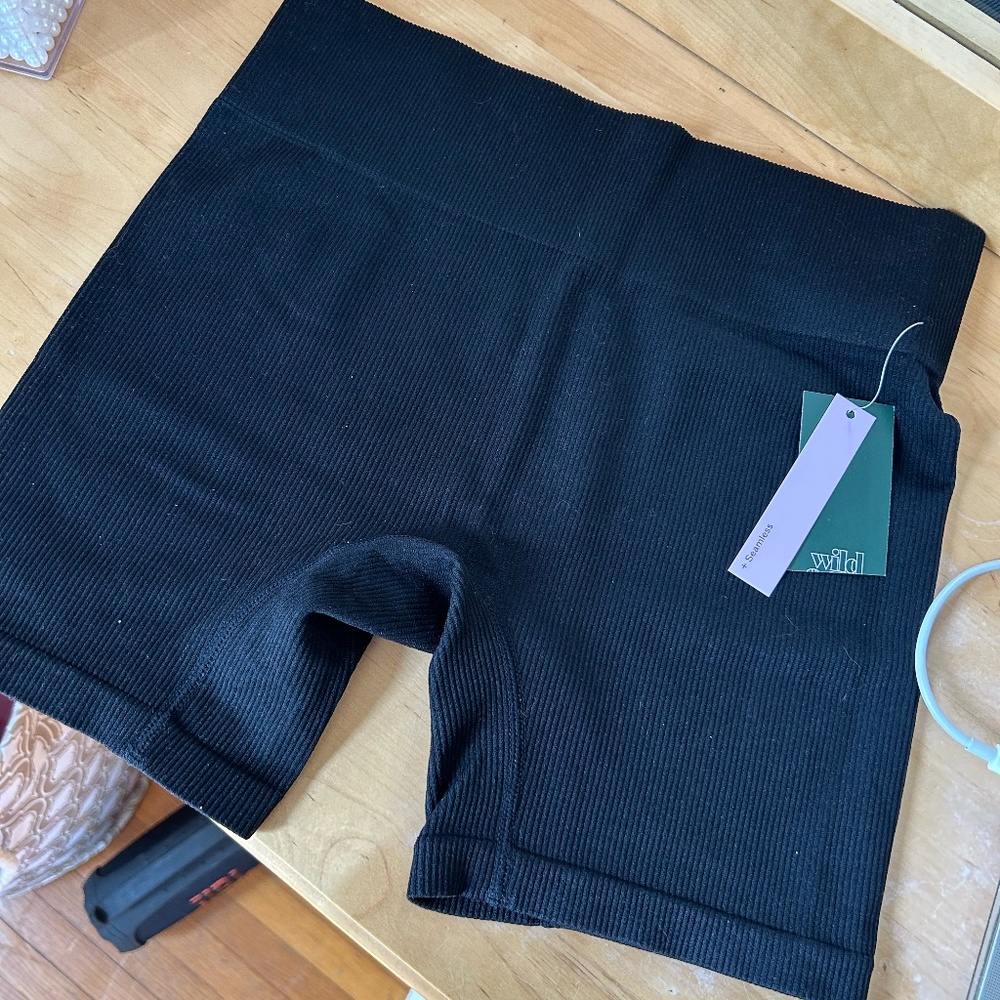Black seamless biker shorts